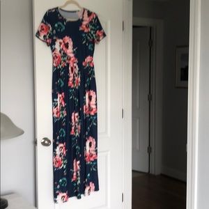 NWOT Navy/pink floral short sleeved maxi dress!